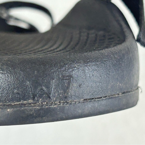 Chaco Black White Strappy Sandals Womens 7 Beachy Travel Resort Casual Boho Swim - Picture 8 of 9